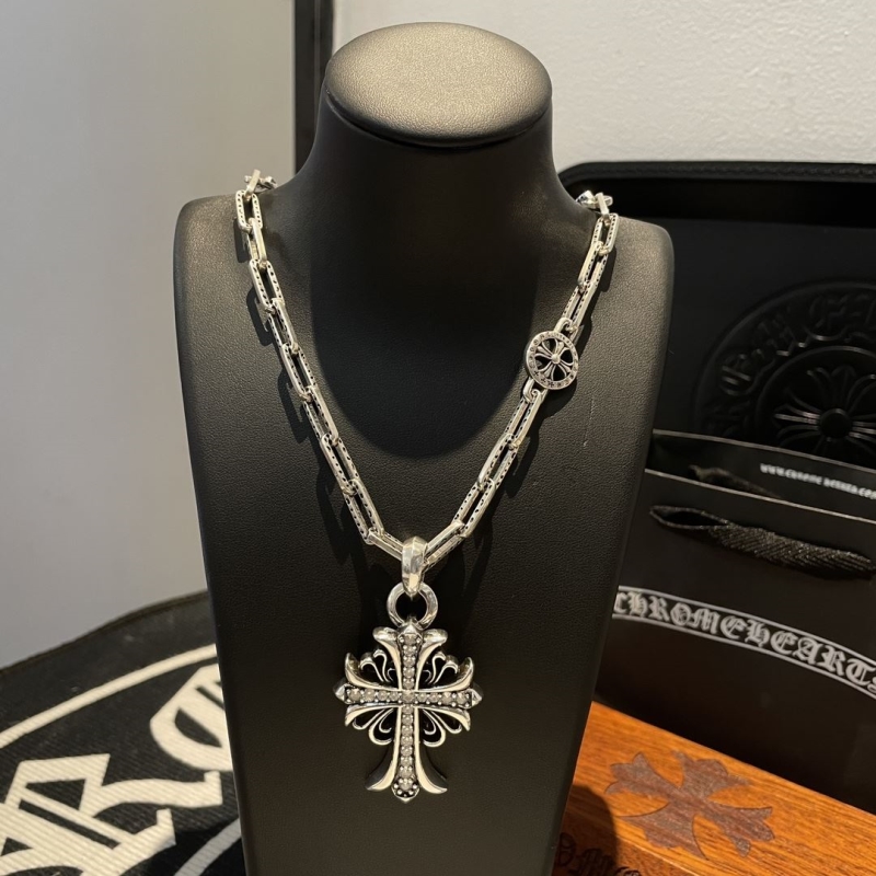 Ch*0me He**ts necklaces